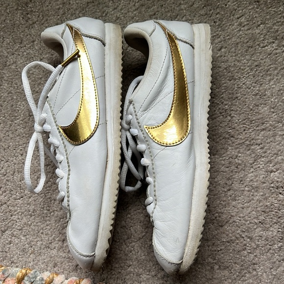 Nike white leather tennis or cheerleading sneakers - Picture 10 of 13